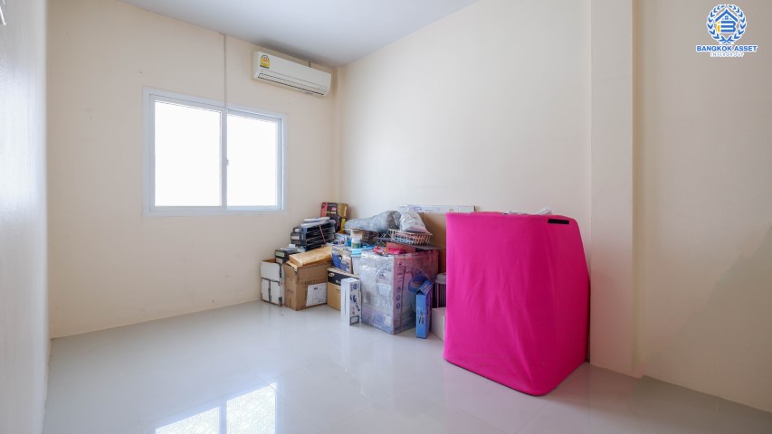 *****ทาวน์เฮ้าส์มือสองย่านกรุงเทพมหานคร ม.มณฑล7 เลียบคลองทวีวัฒนา บนเนื้อที่กว้างขวางถึง 22.5 ตร.ว. ฟังก์ชัน 4 ห้องนอน 2 ห้องน้ำ 1 ที่จอดรถ แถมฟรี! 2 เครื่องปรับอากาศ บ้านพร้อมอยู่ ต่อเติมครัว ใกล้รถไฟฟ้าสายสีน้ำเงิน "สถานีหลักสอง" จองด่วน!…